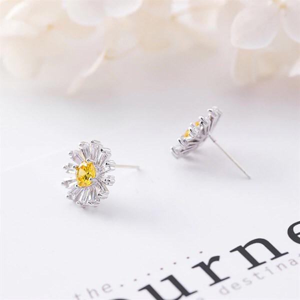 Bông tai nữ - Cúc đá nhụy vàng - màu silver