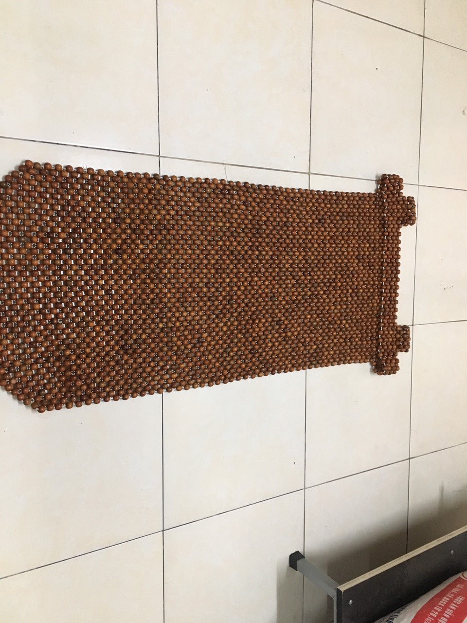 Đệm khoác ghế lái ô tô hạt gỗ hương loại 1,2cm .