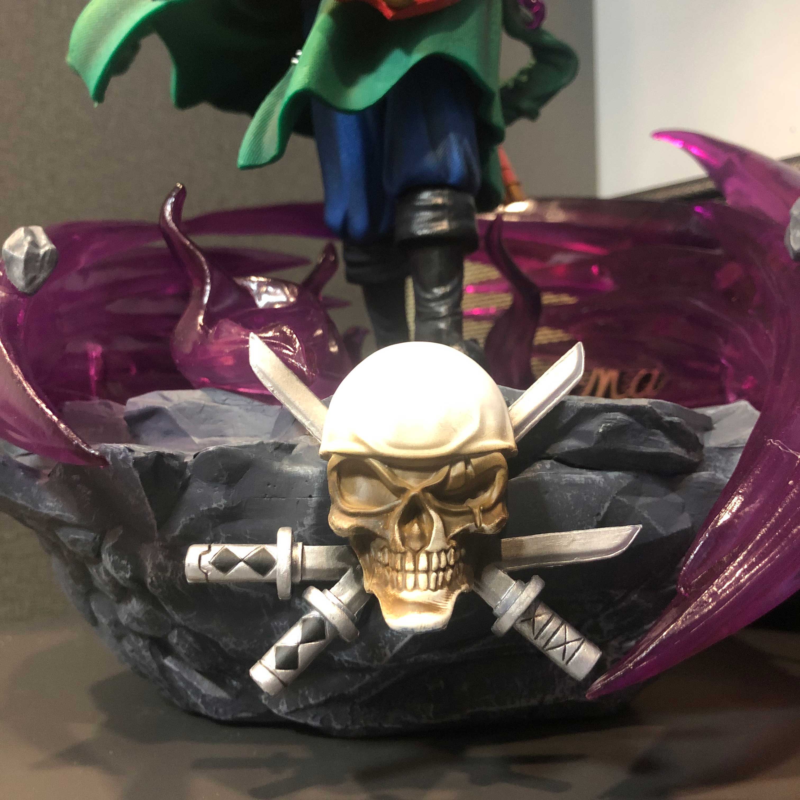 Mô hình Zoro Hắc Kiếm 43 cm BẢN CAO CẤP có LED  - One Piece