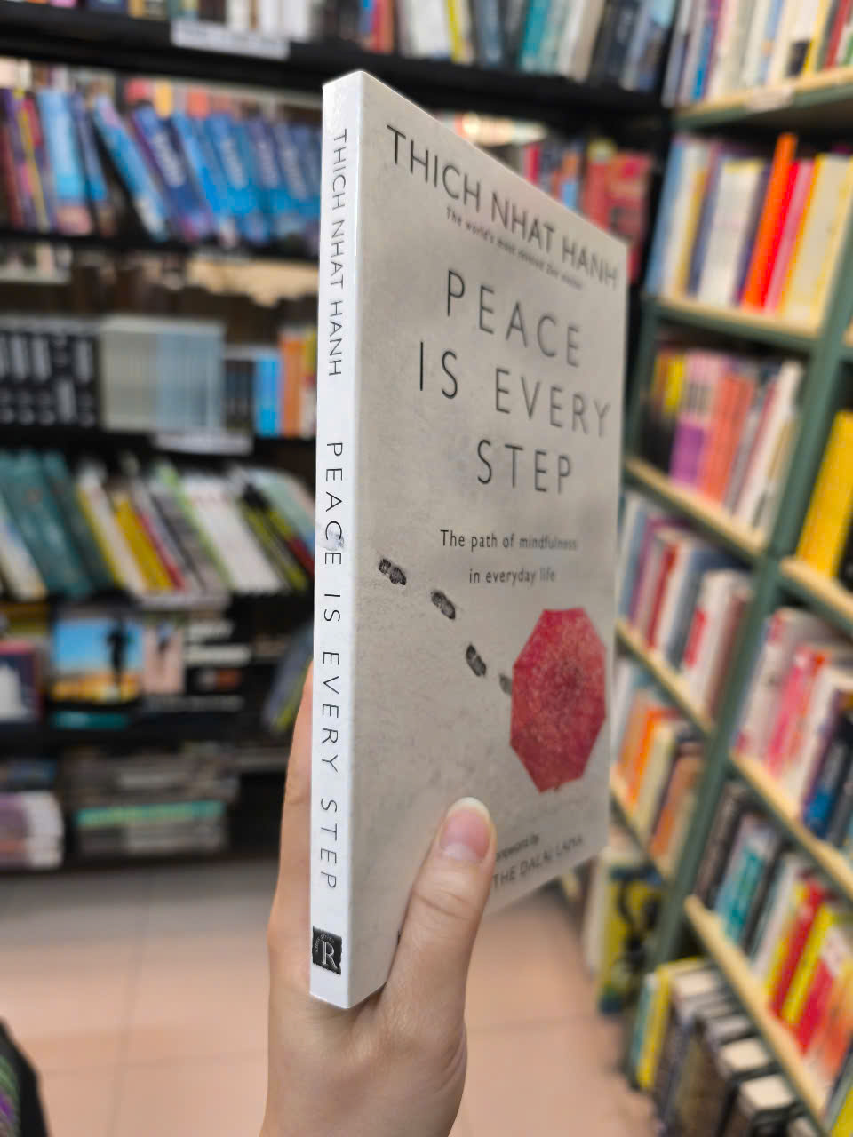 Sách - Peace is Every Step by Thich Nhat Hanh - Triết Học, Tôn Giáo tiếng Anh - Philosophy, Religion