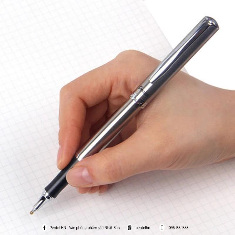 Bút Ký Cao Cấp Pentel K600 Ngòi 0.7mm Mực Xanh | Vò Màu Bạc Thanh Lịch