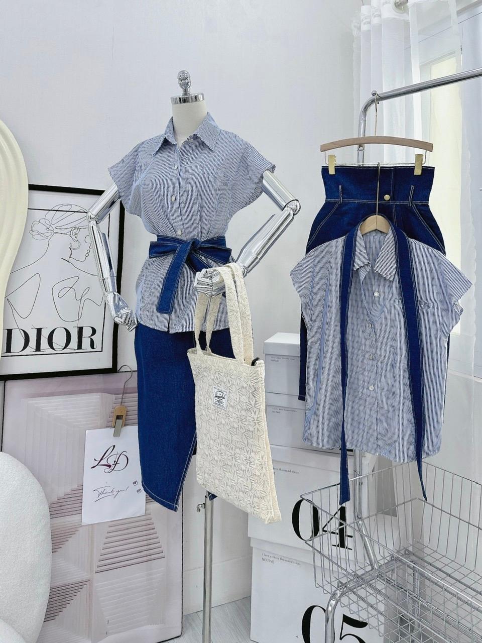 SET ĐI CHƠI, SET 2 MÓN ÁO SƠ MI KẺ PHỐI CHÂN VÁY JEAN DÀI KIỂU KÈM ĐAI CỰC SANG