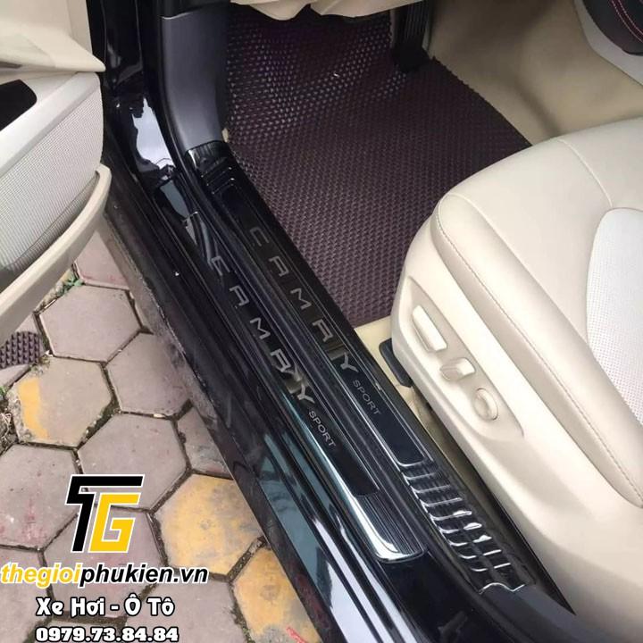 COMBO Nẹp bước chân và ốp chống trầy cốp Toyota Camry 2019 vân Titan