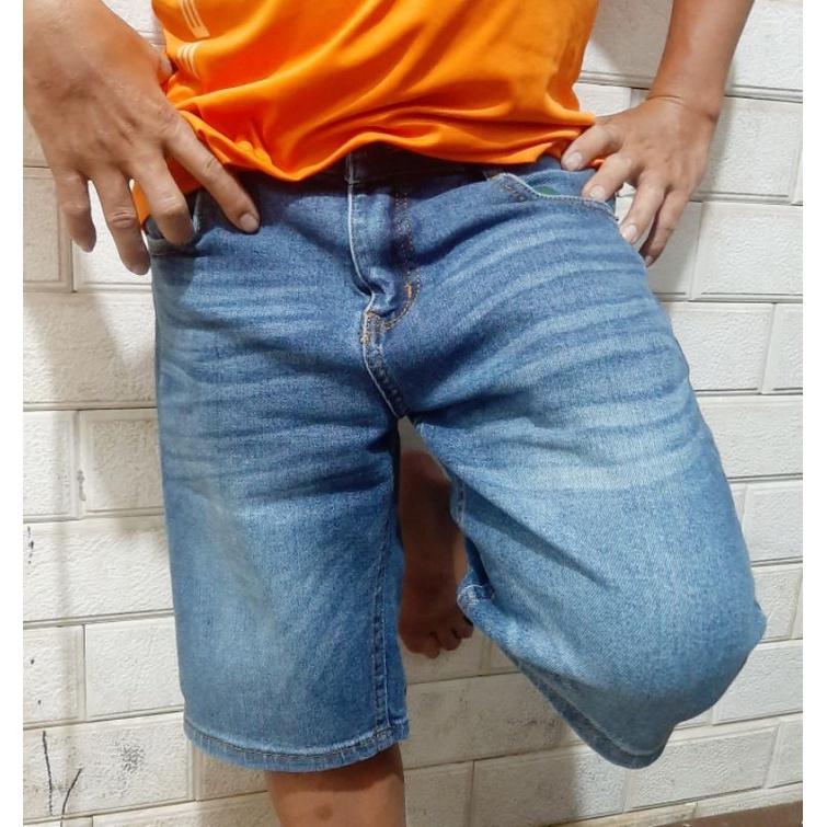 Quần short Jeans nam ống suông. Vải Jean cotton có giãn mang lại cảm giác mềm mịn thoải mái