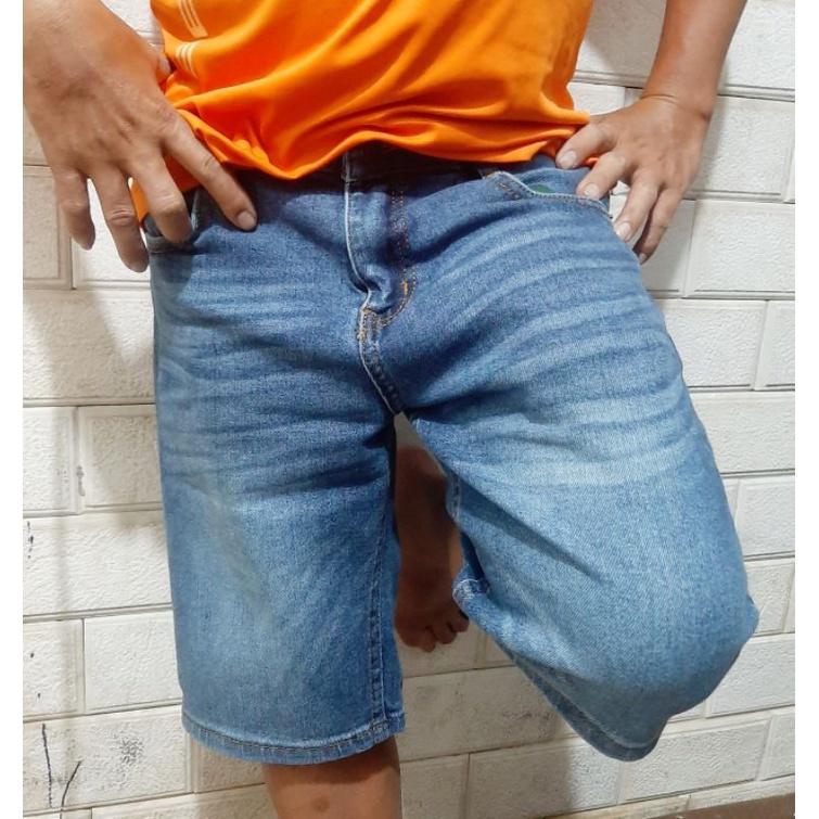 Quần short Jeans nam ống suông. Vải Jean cotton có giãn mang lại cảm giác mềm mịn thoải mái