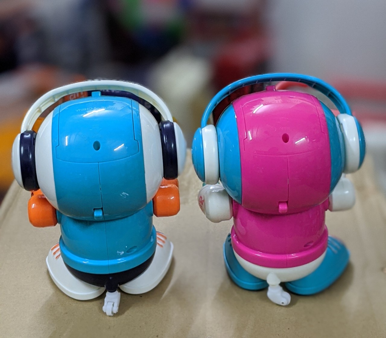 Robot Dancing Phát Đèn Và Nhạc