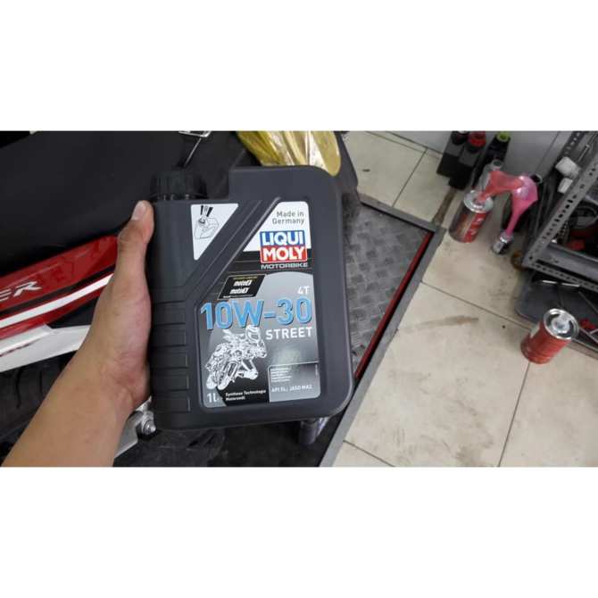 Nhớt Liqui Moly 10W30 Treet dành cho xe số và tay côn