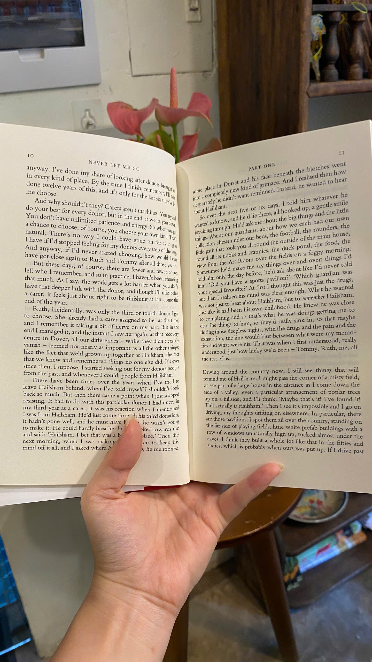 Sách - Never Let Me Go by Kazuo Ishiguro | Everyman’s Library / Classics / Ngoại văn Bìa cứng