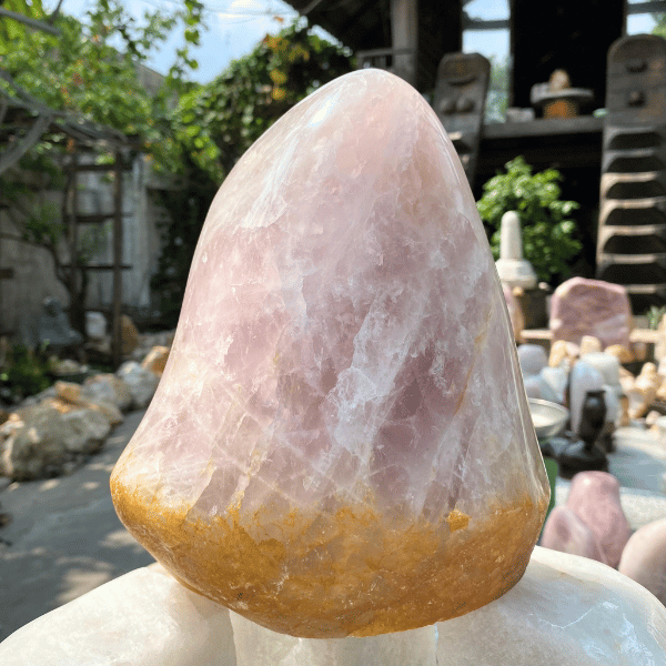 Núi đá thạch anh hồng NHASAN T708, nặng 5.6kg, kích thước: cao 21cm x ngang 16cm x dày 13cm