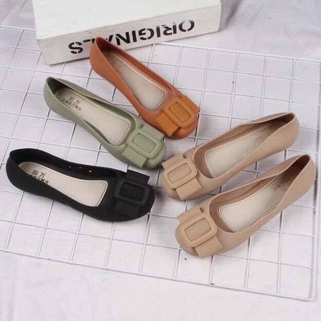 Lấy ngẫu nhiên Giày nhựa đi mưa