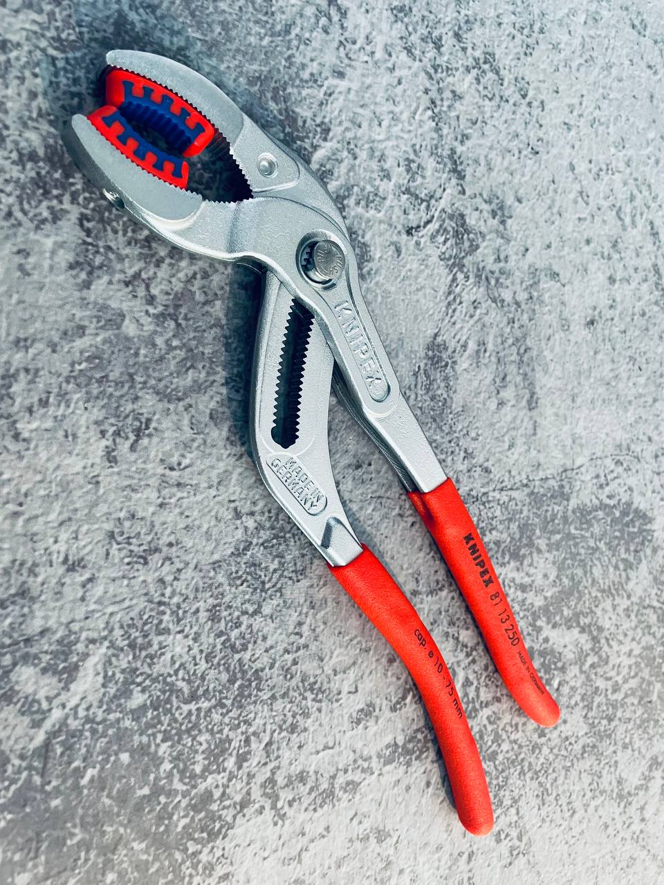 KỀM KẸP ỐNG CÓ HÀM NHỰA KNIPEX DÀI 250 MM 81 13 250