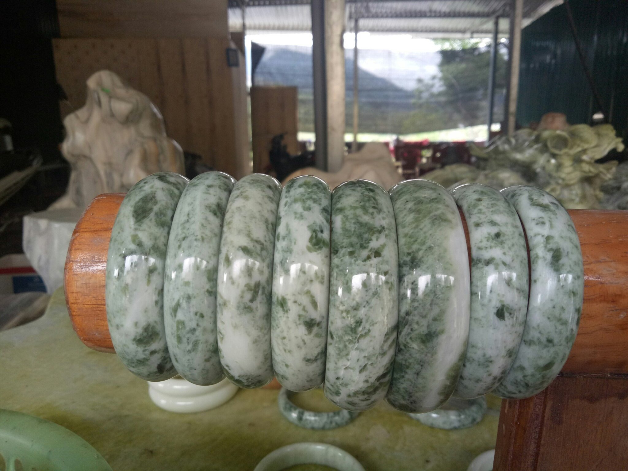 Vòng tay cẩm thạch ngọc serpentione ngọc của việt nam nhiều size cao từ 1.5 đến 2.5cm màu
