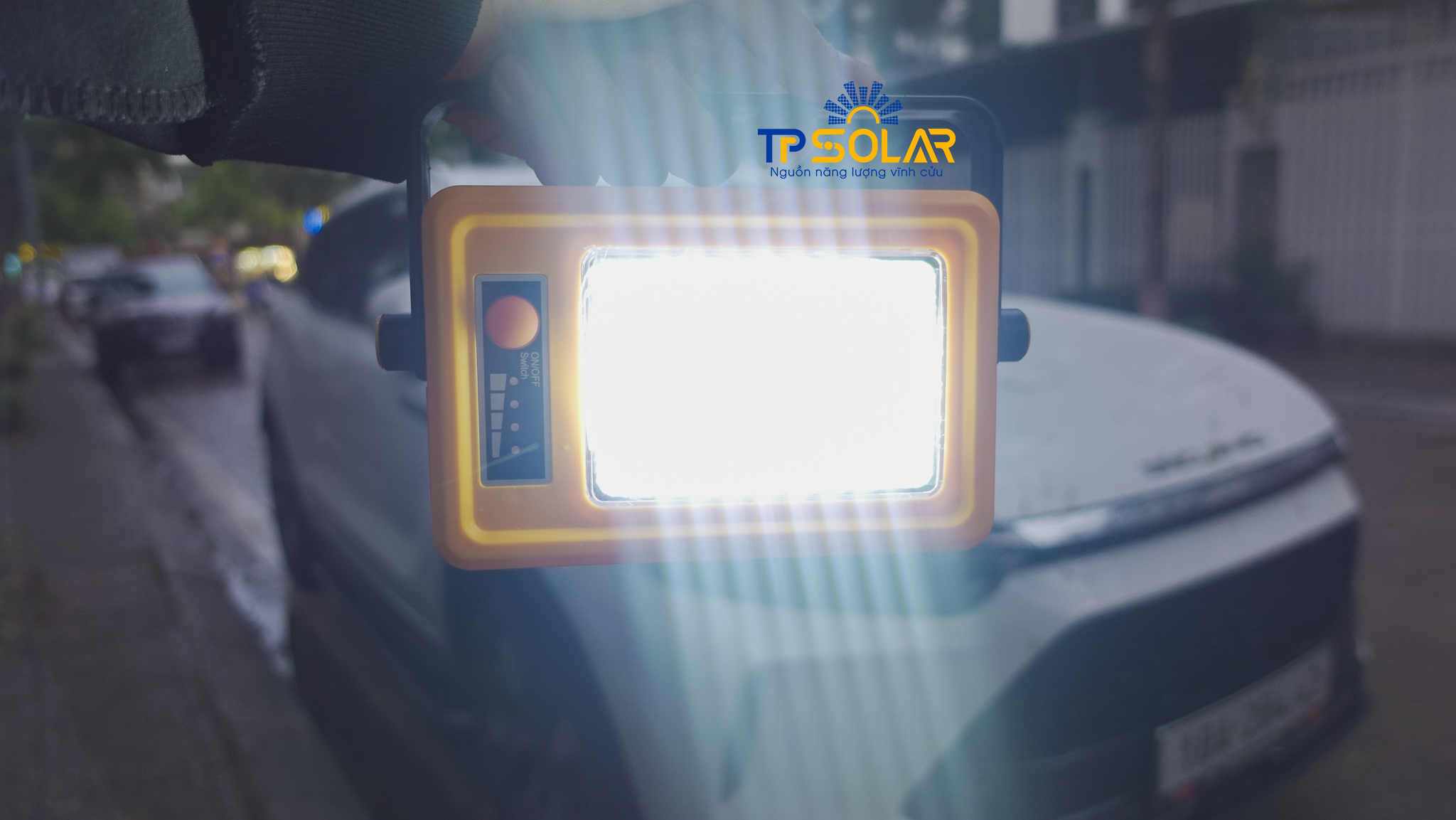 Đèn Cầm Tay Đa Năng Năng Lượng Mặt Trời TP Solar TP-X30N Công Suất 30W Sạc Pin Cho Điện Thoại, Chống Nước