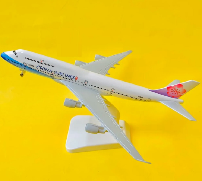 Mô hình máy bay tĩnh B747-400 China Airlines 20cm có bánh xe