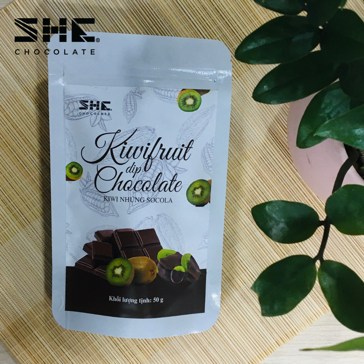 Kiwi nhúng Socola - Túi 50g - SHE Chocolate - Bổ sung năng lượng, đa dạng vị giác. Quà tặng sức khỏe, quà tặng người thân, dịp lễ, thích hợp ăn vặt