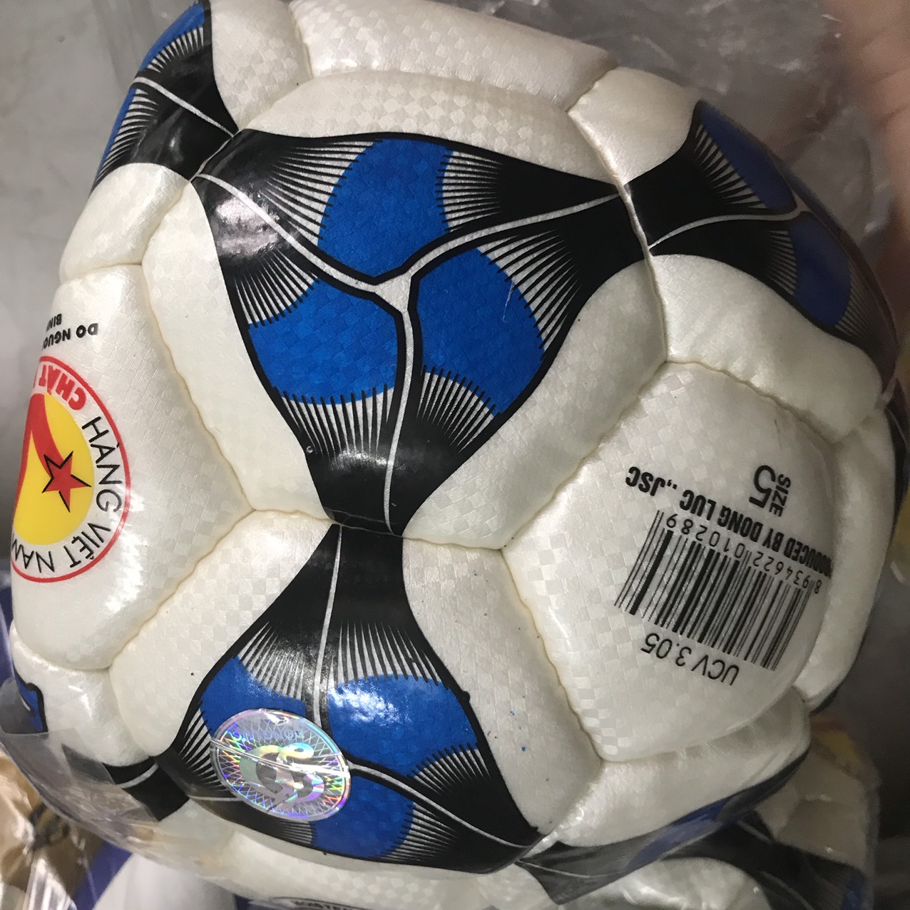 Banh đá bóng, quả bóng đá UCV 3.05 Size 5