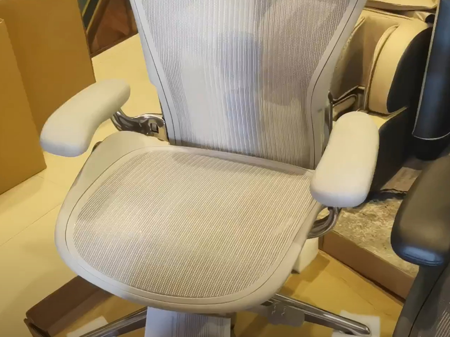 Ghế lưới văn phòng ergonomic Herman Miller Aeron