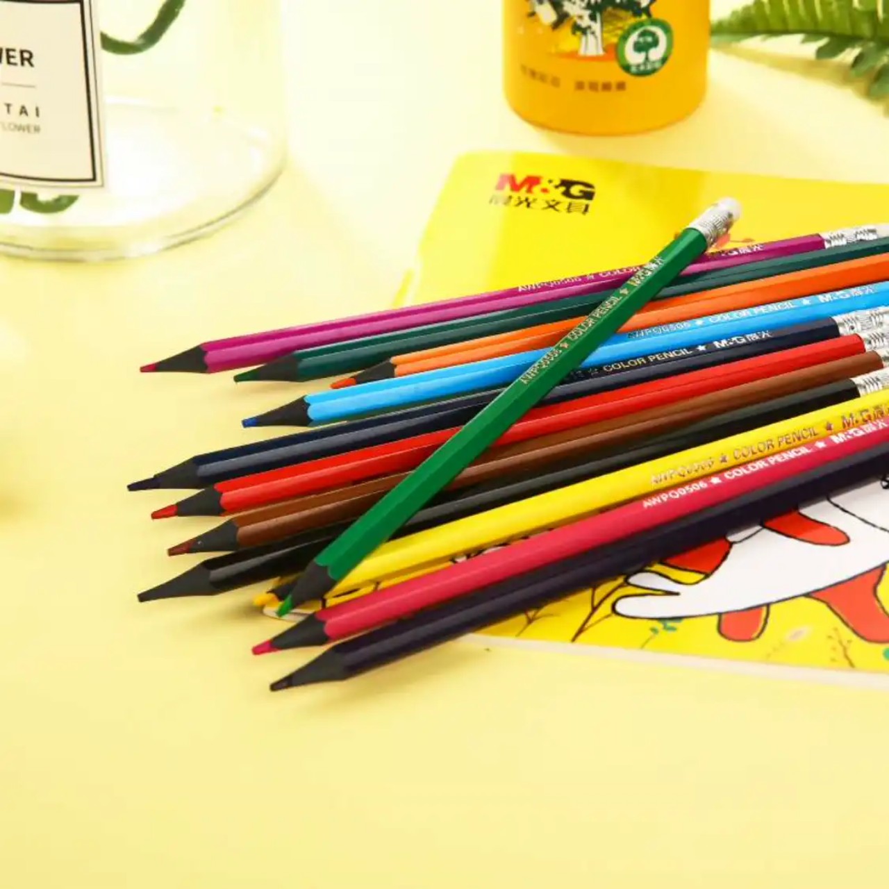 Chì gỗ 12 màu tẩy xóa được M&G - AWPQ0506