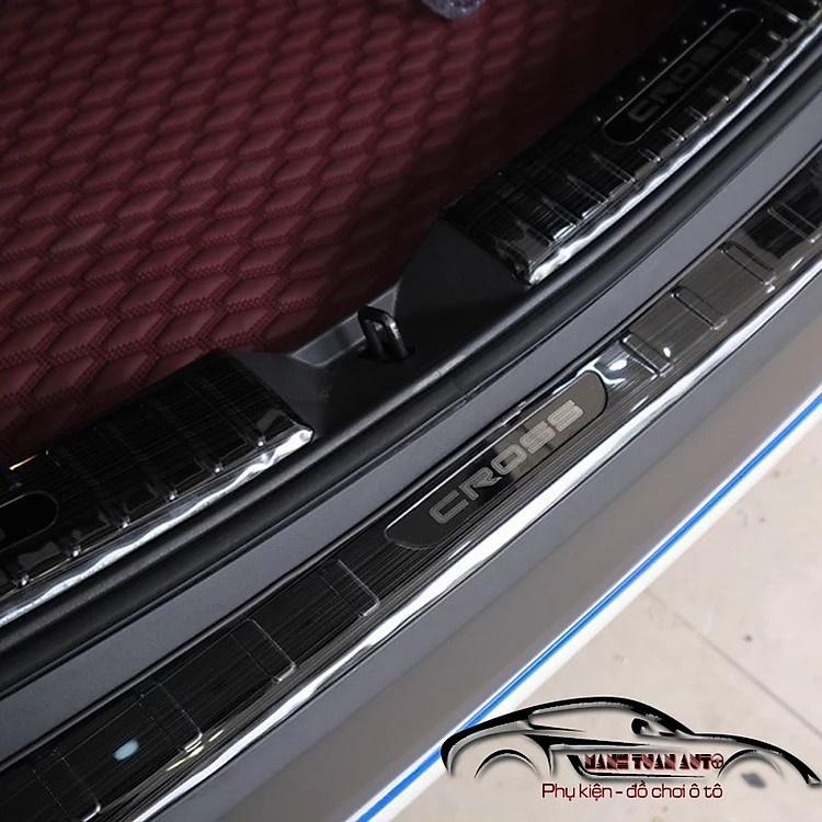 Ốp chống trầy cốp Trong, Ngoài Toyota CROSS 2018-2023 thép không gỉ vân titan bảo vệ xe chống va đập