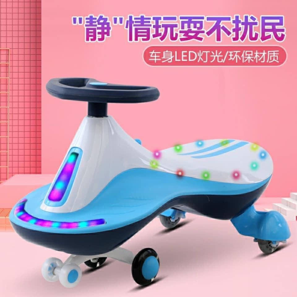 Xe lắc có nhạc có đèn cho bé