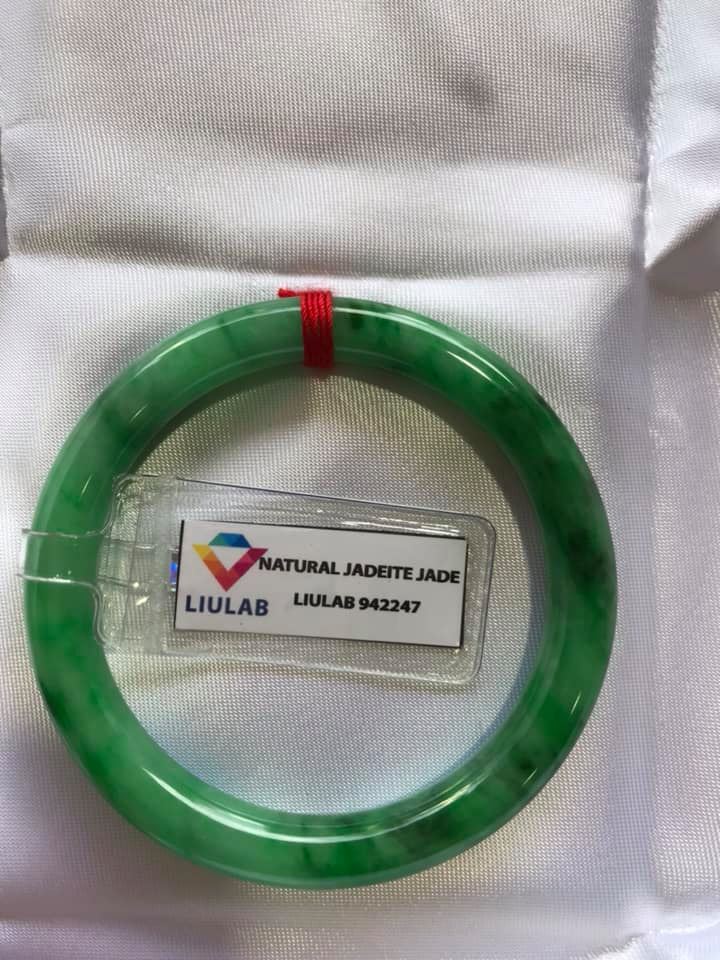 VÒNG ĐÁ CẨM THẠCH TỰ NHIÊN LÝ SỊN A SAO VIP 48MM x DẦY 7,2MM  VÒNG KÈM GIẤY KIỂM ĐỊNH LIULAB No 942247  MÀU XANH LÝ SỊN BÓNG ĐẸP NỮ 40KG-49KG ĐEO Ạ