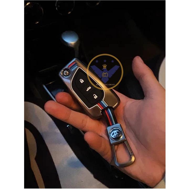 Ốp chìa khóa titan cho xe Toyota Innova, Fortuner, Camry mẫu gập - kèm móc khóa