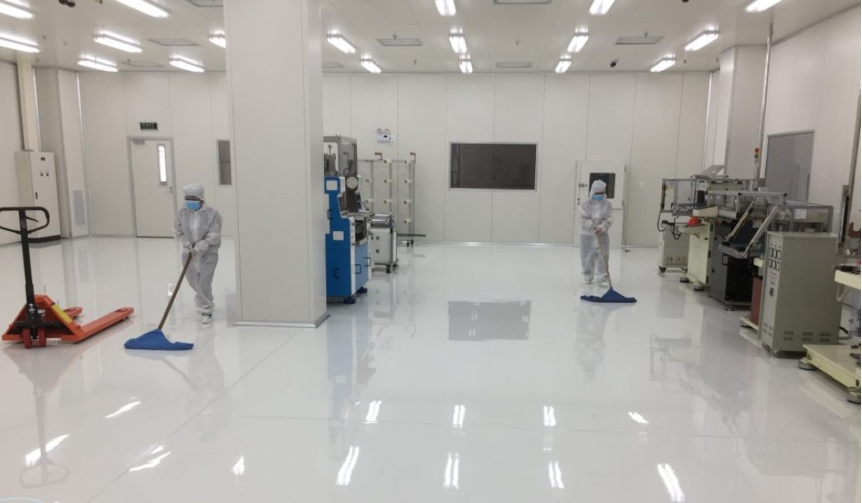 Phủ Bóng Sàn Chống Tĩnh Điện gốc Acrylic AVCOChem - Q-GLOSS ANTISTAT -  Bóng Bền Đẹp - can 20 lít - Hàng Chính Hãng