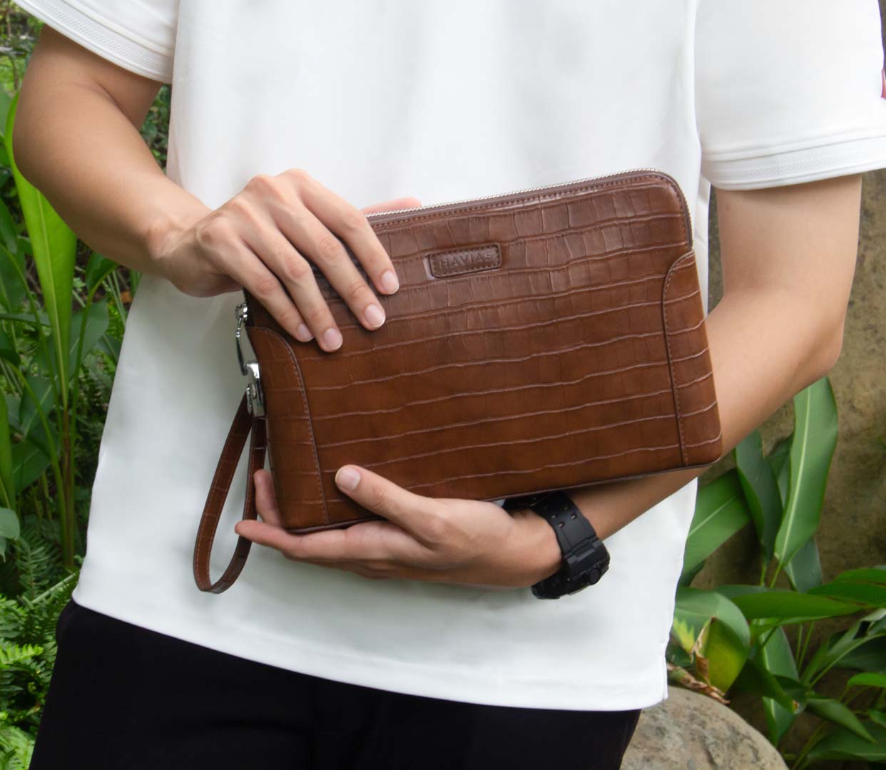 Clutch túi da vân cá sấu LOUIS