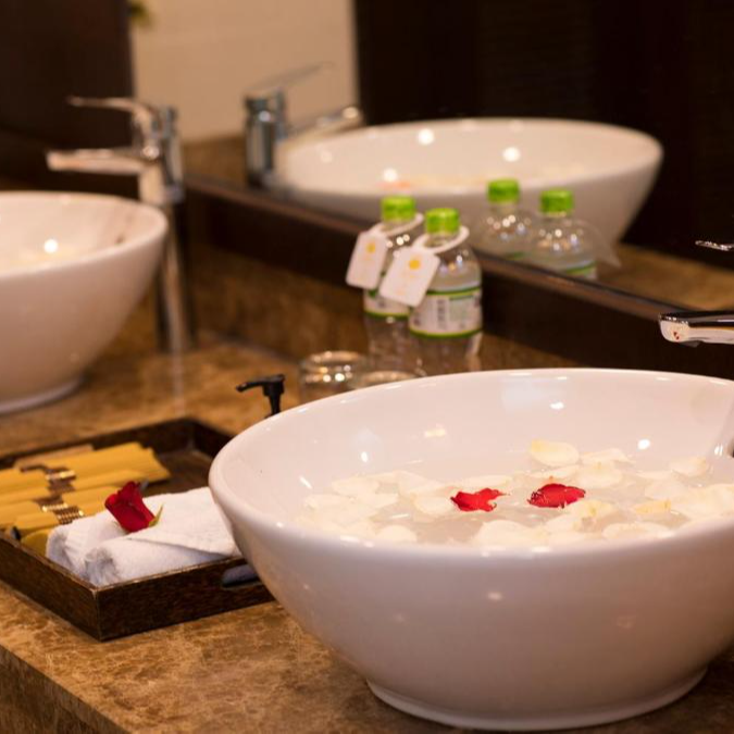 Gói 2N1Đ Tại Merperle Hòn Tằm Resort 5* - Ăn Ba Bữa. Miễn Phí Vé Khu Vui Chơi Sparkling Waves. Tặng Vé Tắm Bùn Dành Cho 02 Khách.
