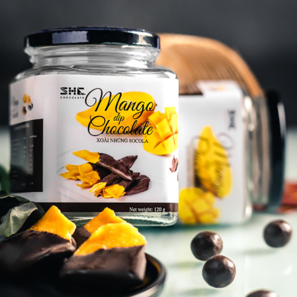 Xoài nhúng socola - Hũ thủy tinh 120g - SHE Chocolate - Bổ sung năng lượng, đa dạng vị giác. Quà tặng sức khỏe, quà tặng người thân, dịp lễ, thích hợp ăn vặt