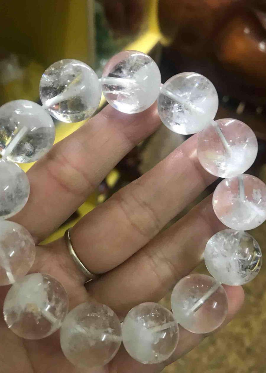 VÒNG THẠCH ANH ƯU LINH TRẮNG 17mm NAM MỆNH KIM  MỆNH THUỶ 13 HẠT CUNG SANH