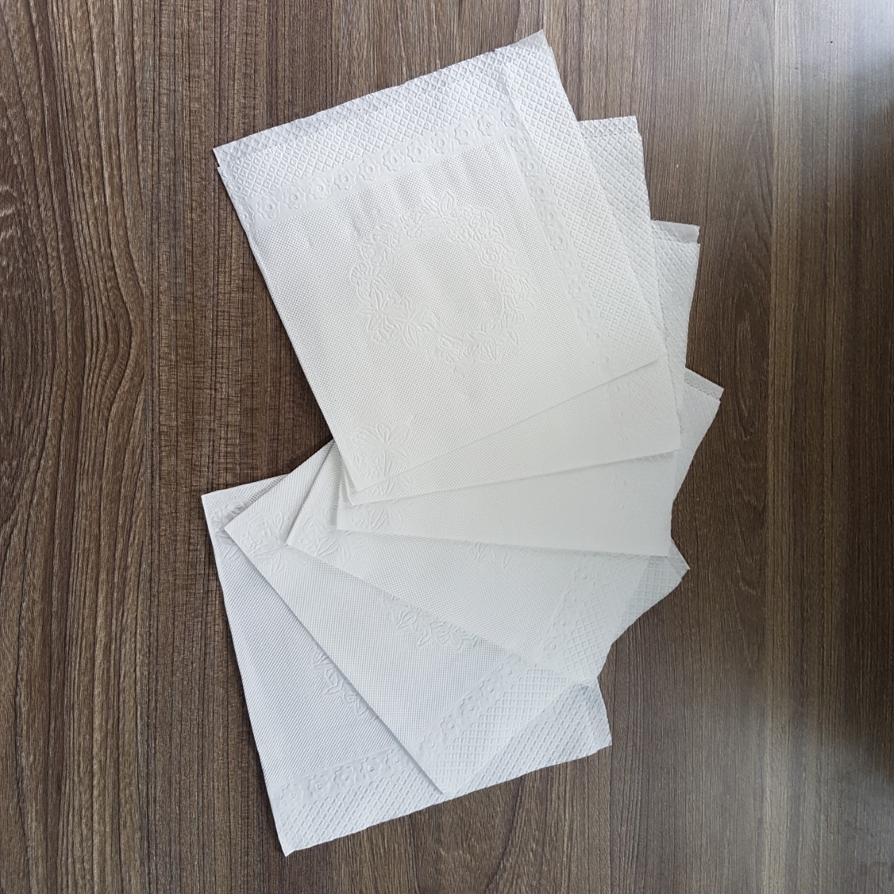 Cây (10 gói) khăn giấy vuông Napkin Hàn Quốc 100 tờ/ gói - 320x330mm