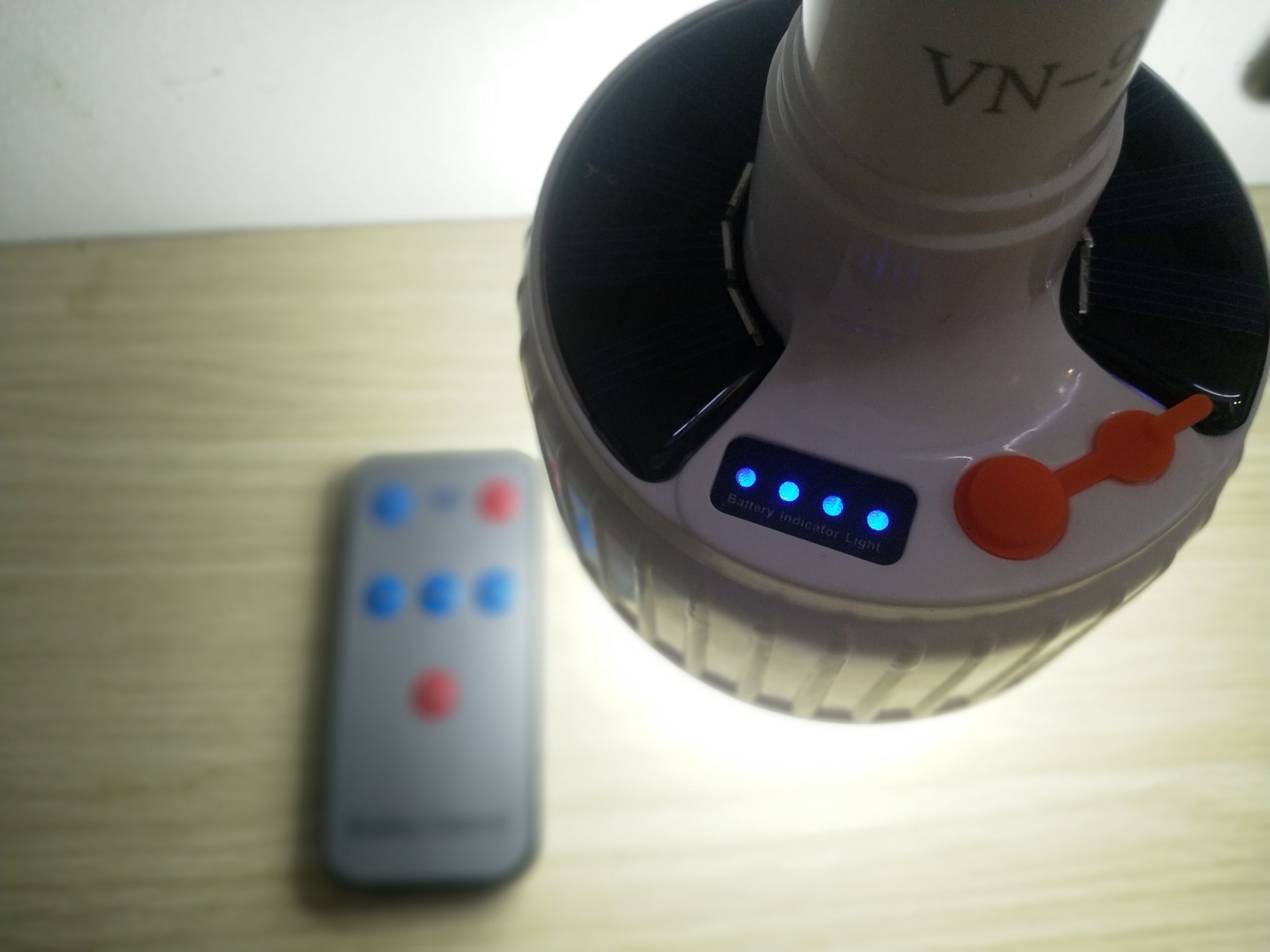 Bóng đèn sạc năng lượng liền thể phi 100 siêu sáng SL24 - có điều khiển từ xa, chế độ hiển thị pin