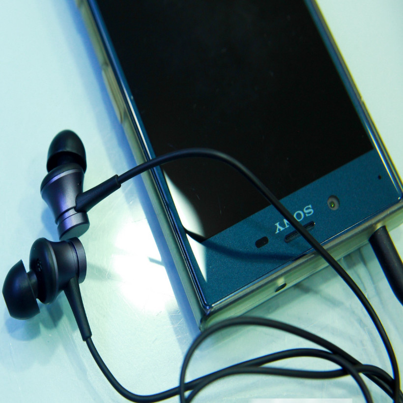 Tai nghe nhét tai Xiaomi âm thanh cực chất ,sang trọng - màu ngẫu nhiên - Hàng Nhập Khẩu