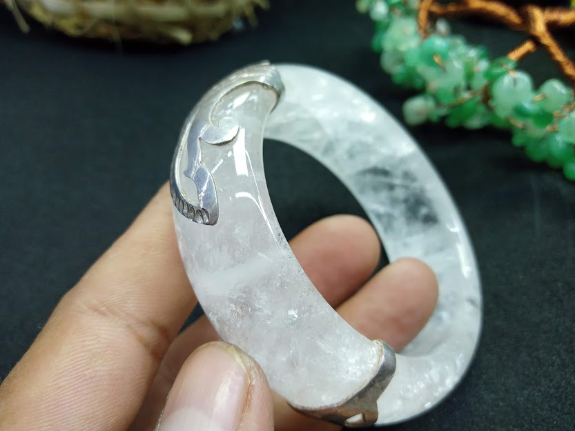 Vòng Tay Bằng Đá Liền Khối MS01