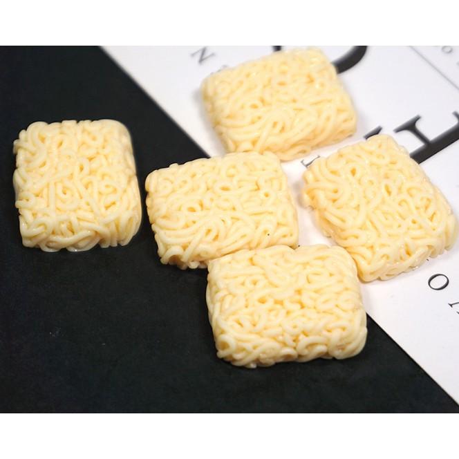 HN * Charm mô hình bánh mì tôm ăn liền trang trí nhà búp bê, móc chìa khóa, Jibbitz, DIY