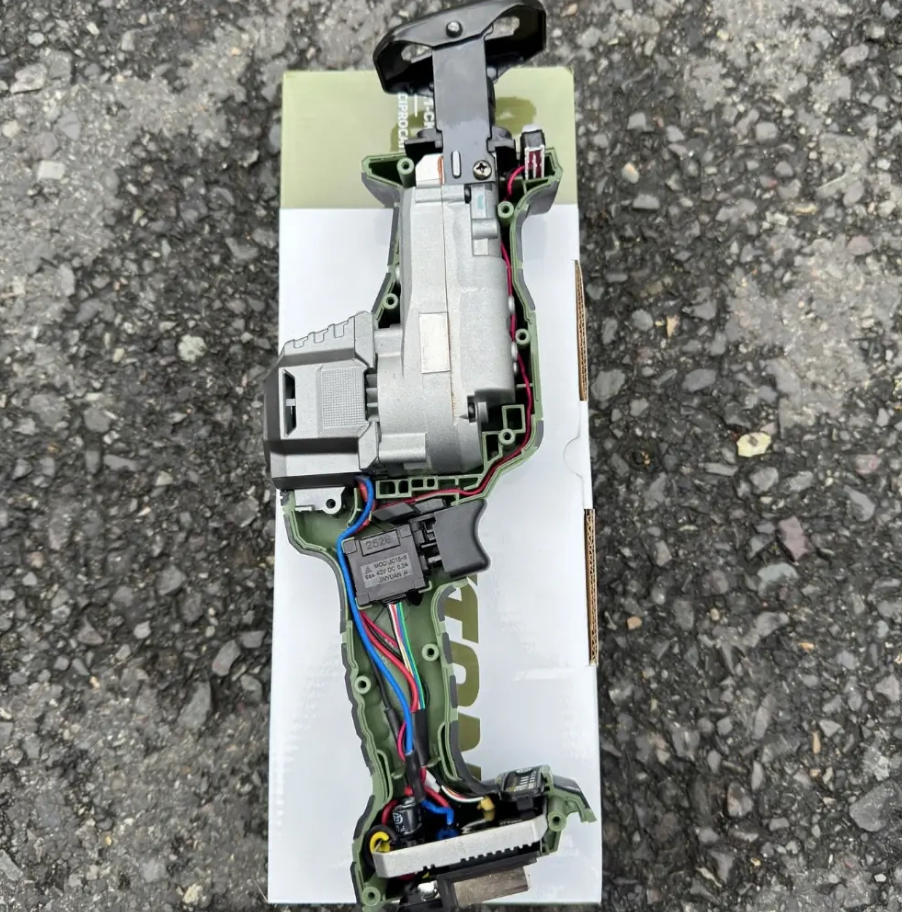 THÂN MÁY CƯA KIẾM PIN 21V BRUSHLESS MÀU OLIVE HÀNH TRÌNH 25.4MM M21-CK25XPLUS DEKTON - HÀNG CHÍNH HÃNG