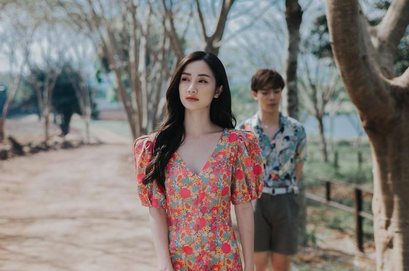 Đầm suông hoa nhí tay phồng vintage - VN221901