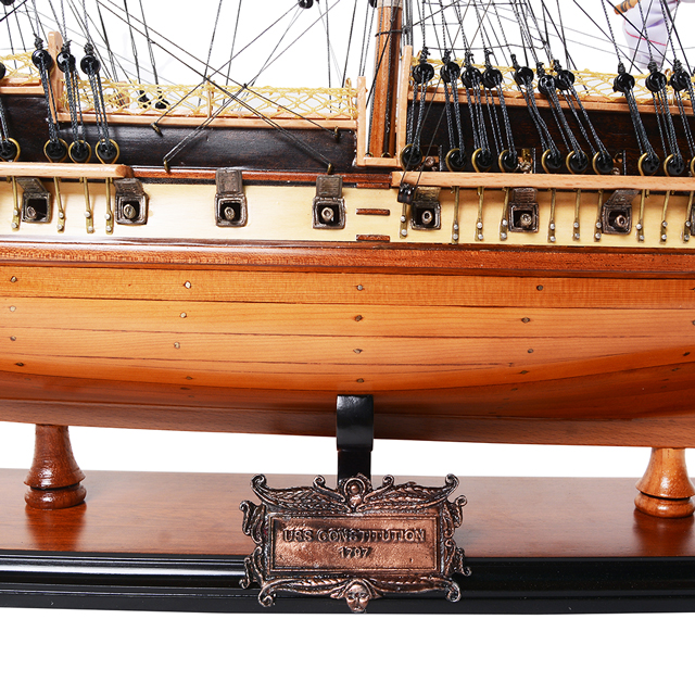 Mô Hình Thuyền Chiến Bằng Gỗ USS Constitution Medium Dùng Để Trưng Bày Trang Trí Dài 74 Cm