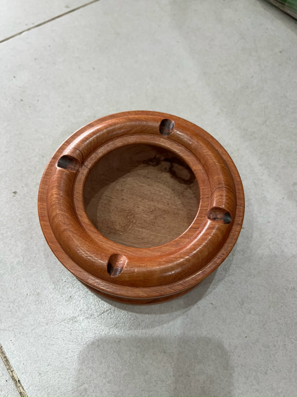 Gạt tàn gỗ hương trụ tròn trơn nguyên khối sang trọng