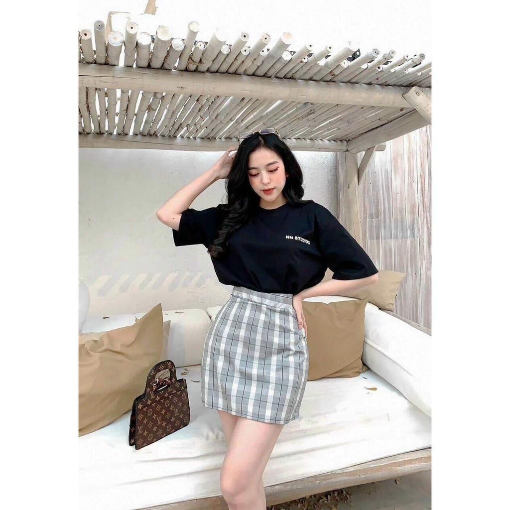 Set Áo Thun Đen Chân Váy Kẻ Hàn Quốc Dáng Rộng