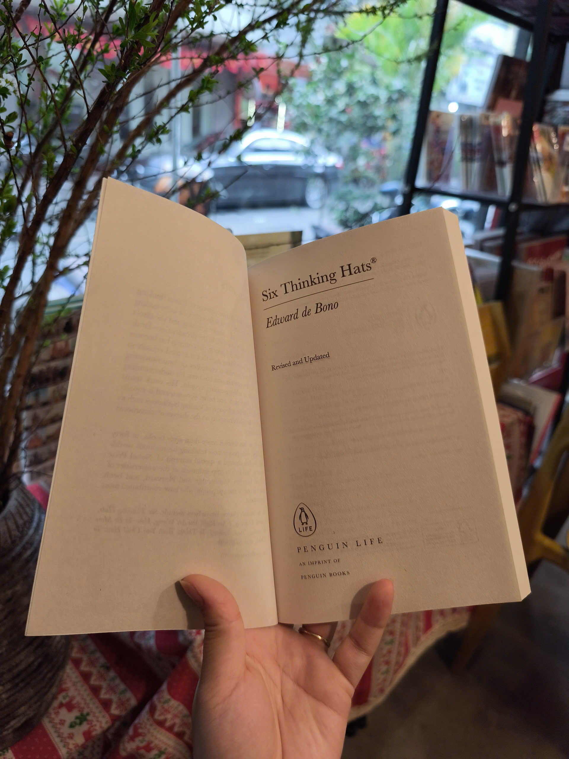 Sách - Six Thinking Hats by Edward de Bono - Business/Nonfiction/Psychology - Sách Ngoại Văn