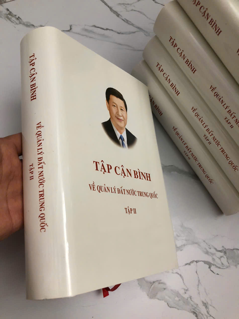 TẬP CẬN BÌNH - VỀ QUẢN LÝ ĐẤT NƯỚC TRUNG QUỐC - SÁCH THAM KHẢO CHÍNH TRỊ (BÌA CỨNG - TẬP 2)
