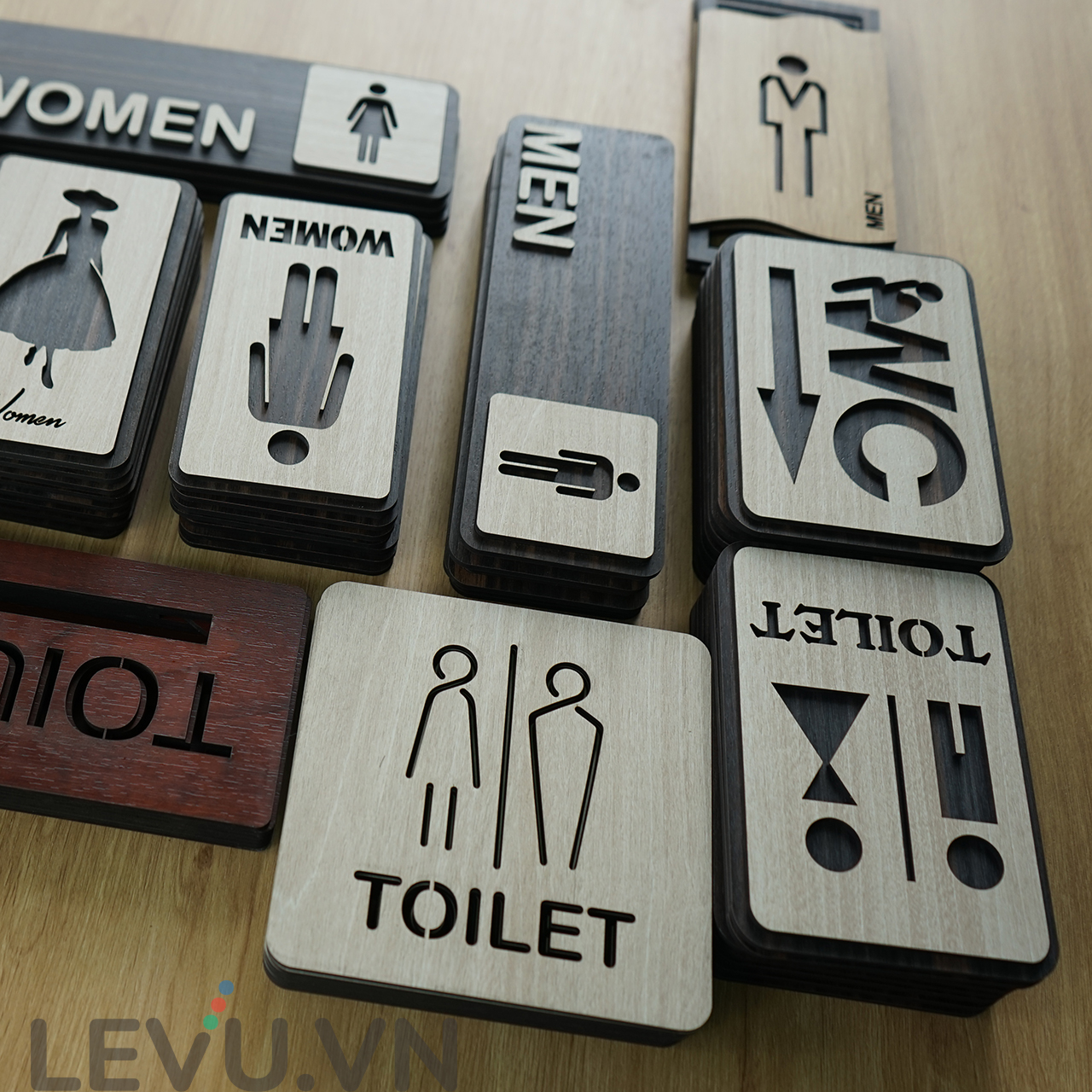 12 Mẫu bảng gỗ toilet, bảng wc gỗ decor trang trí dán cửa phòng vệ sinh chính hãng LEVU