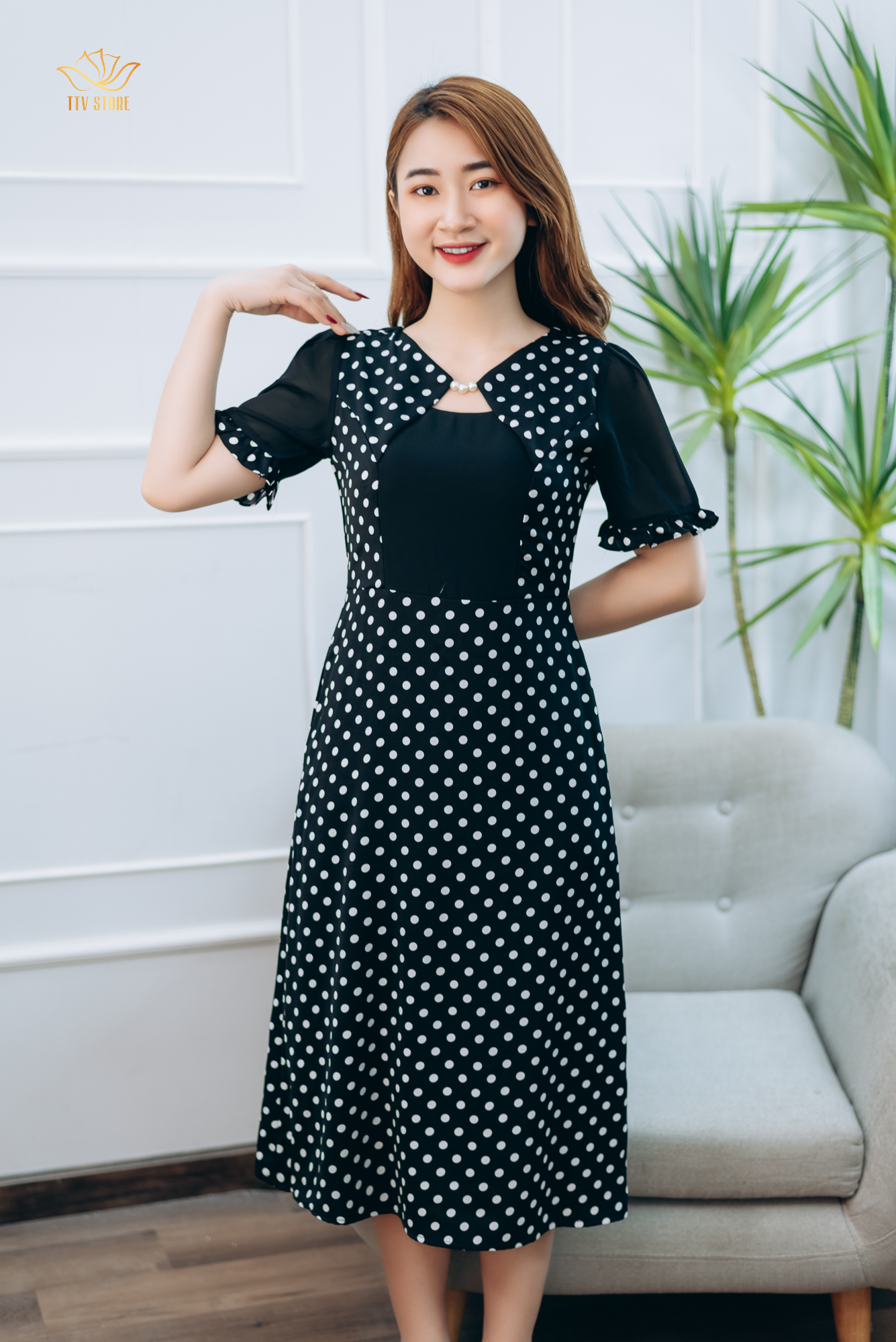 Đầm Form A thiết kế trung niên cao cấp sang trọng Cổ tròn tay lỡ màu Đen chấm bi trắng TTV STORE TTV1366