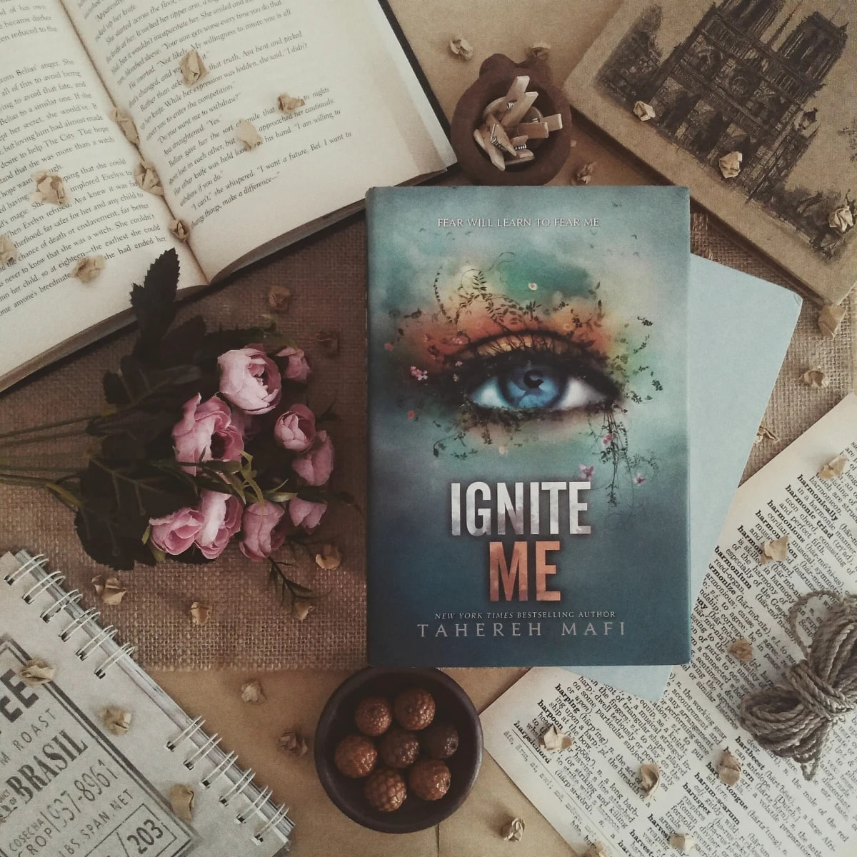 Sách - Shatter Me Series 6-Book Box Set: Shatter Me, Unravel Me, Ignite Me, Restore Me, Defy Me, Imagine Me