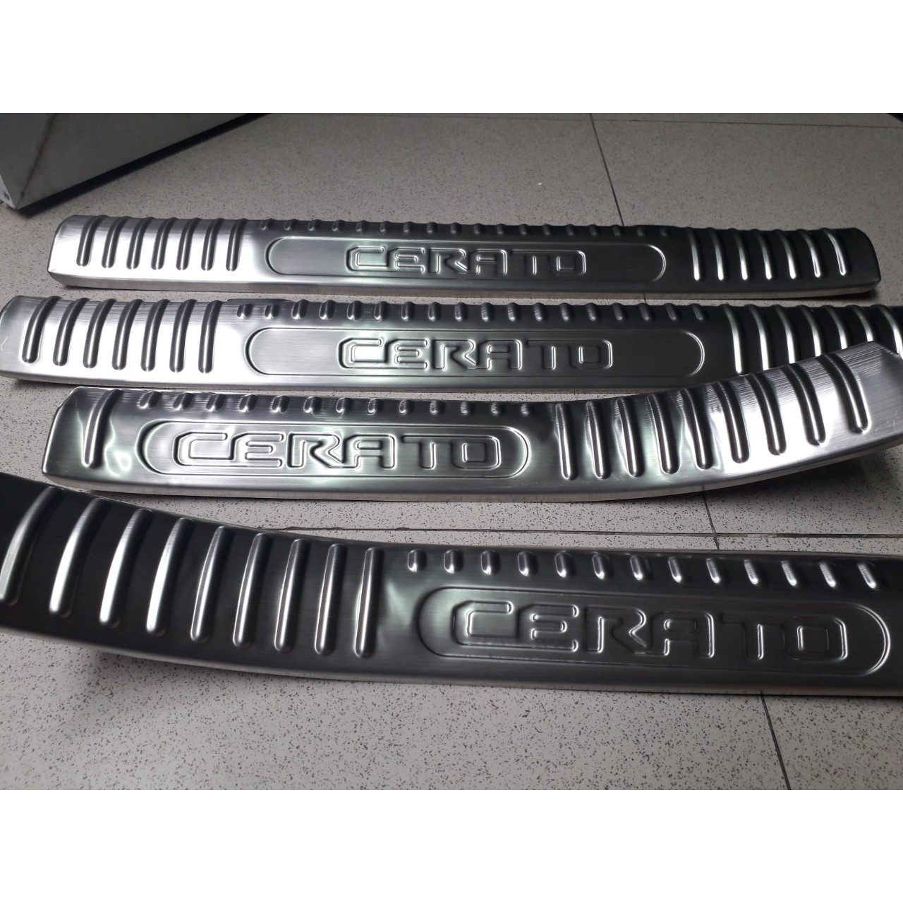 Bộ Ốp bậc cửa, Nẹp bước chân INOX dành cho xe KIA CERATO 2019 - Bên trong