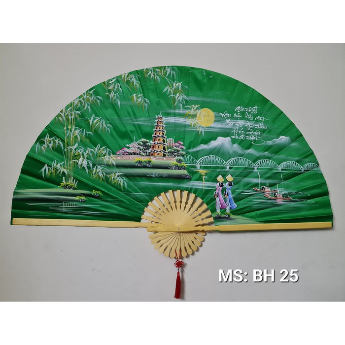 Quạt treo tường trang trí phong thủy nghệ nhân vẽ tay thư pháp Việt Nam độc đáo