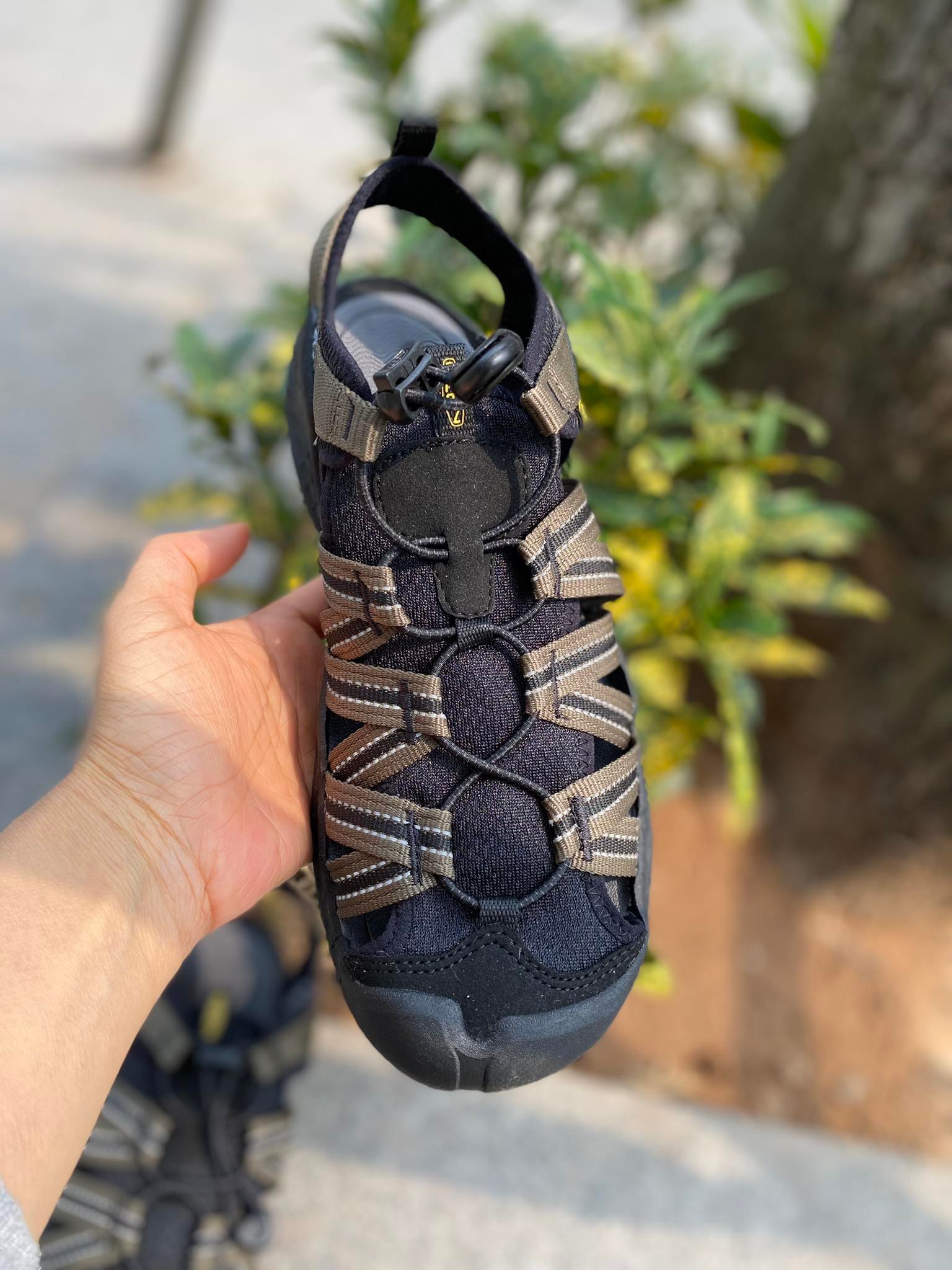 Sandal  leo núi lội nước