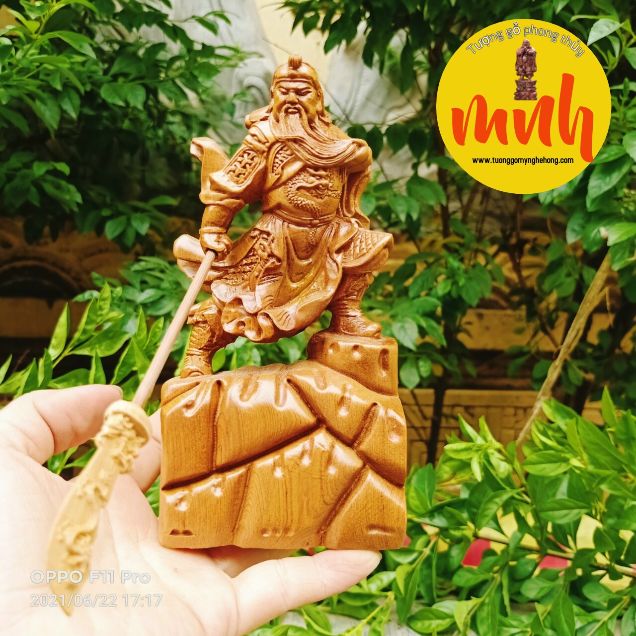 Tượng Quan Công Múa Đao Gỗ Bách Xanh Kích Thước Cao 15cm